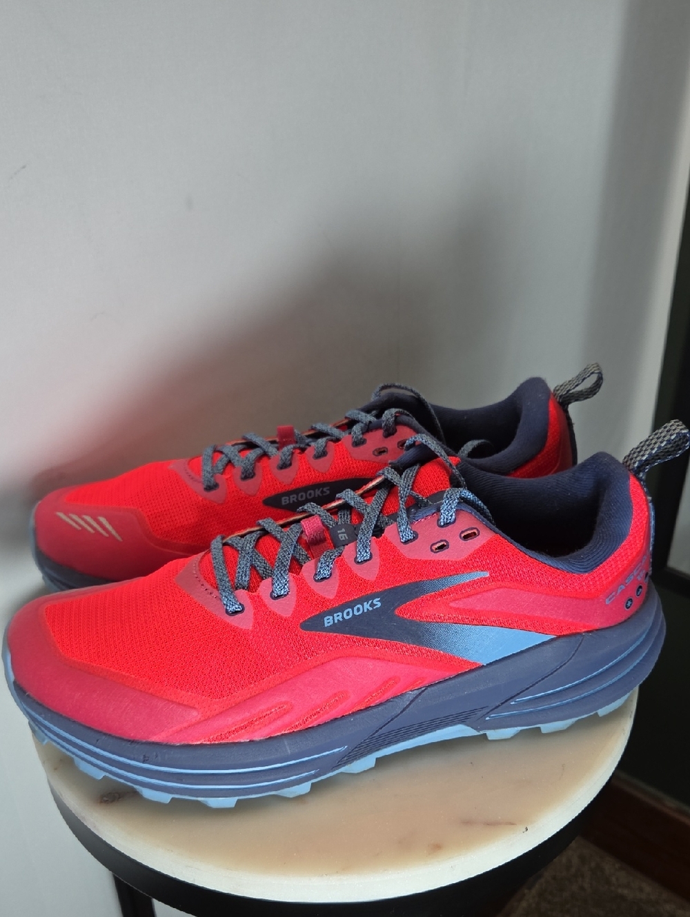 Brooks Cascadia 16 Men's Red and Blue Trail Running Shoes Size 11.5